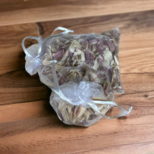 Load image into Gallery viewer, Authentic Eastern Red Cedar Aromatic Sachet Bags